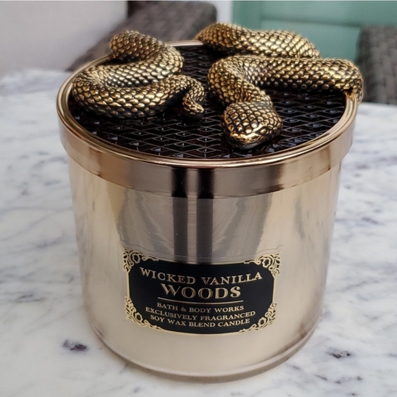 Bath & Body Works Vanilla Candle - Picture 4 of 6